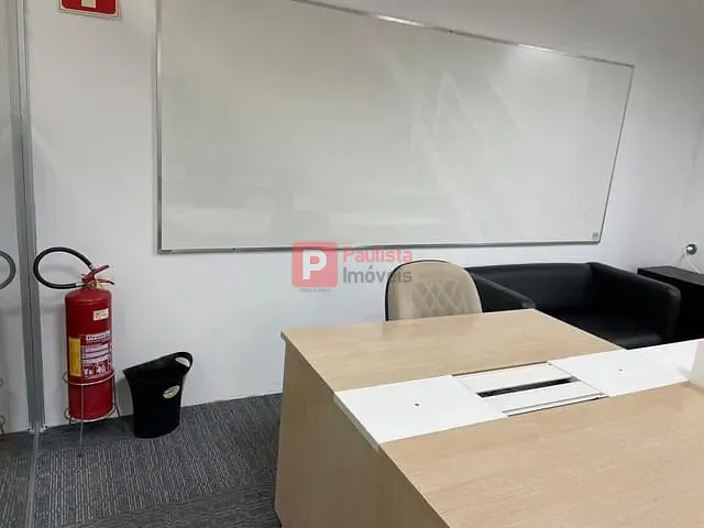 Conjunto comercial com 155m², para alugar, no bairro Vila Cordeiro em São Paulo