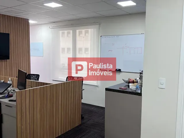 Sala à venda ou para alugar, no bairro Santo Amaro em São Paulo