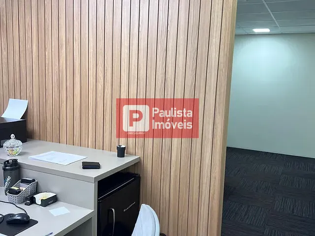Sala à venda ou para alugar, no bairro Santo Amaro em São Paulo