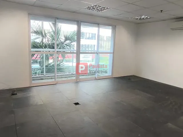 Sala à venda, no bairro Santo Amaro em São Paulo