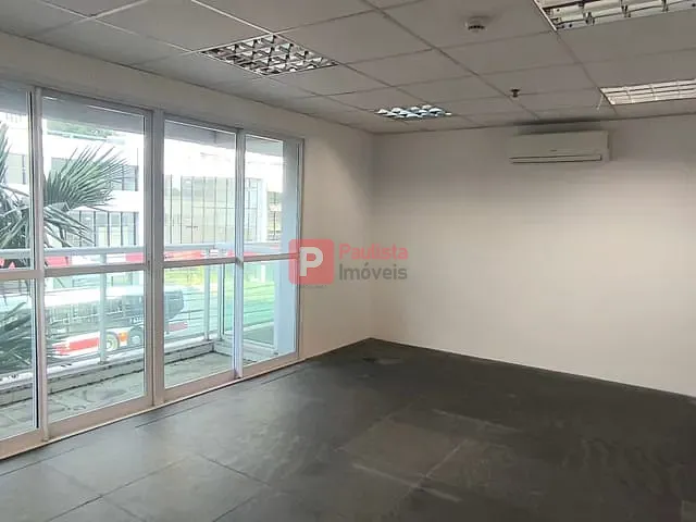 Sala à venda, no bairro Santo Amaro em São Paulo