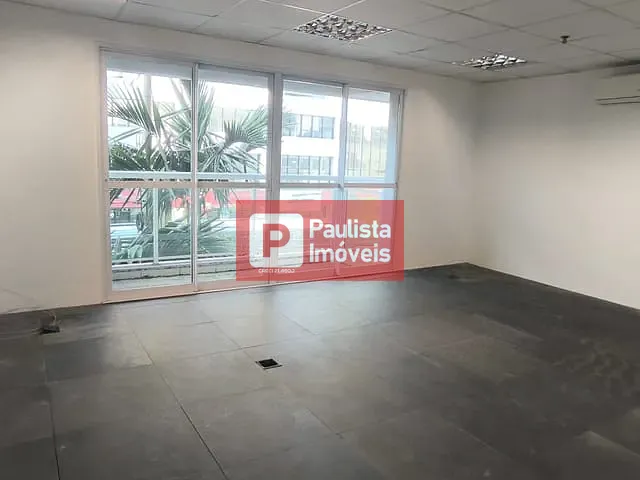 Sala à venda, no bairro Santo Amaro em São Paulo