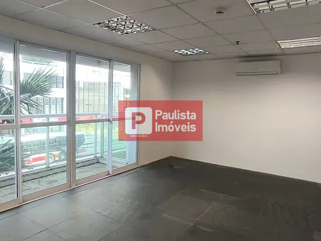 Sala à venda, no bairro Santo Amaro em São Paulo