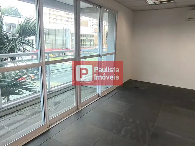 Sala à venda, no bairro Santo Amaro em São Paulo