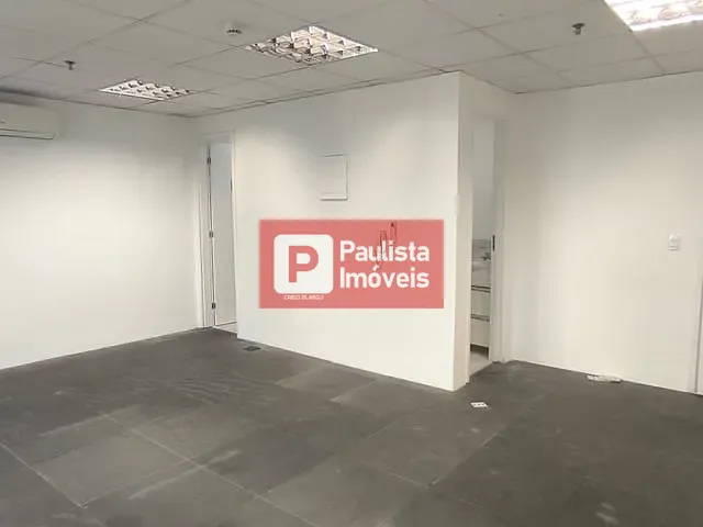 Sala à venda, no bairro Santo Amaro em São Paulo