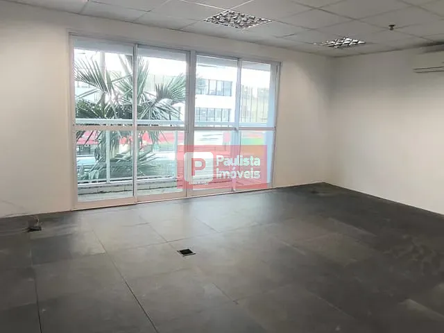 Sala à venda, no bairro Santo Amaro em São Paulo