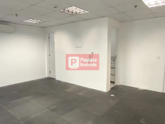 Sala à venda, no bairro Santo Amaro em São Paulo