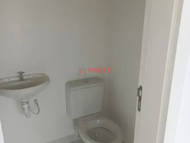 Sala à venda, no bairro Vila Assunção em Santo André