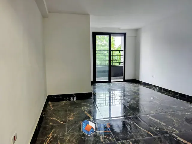 Sala com 21m², à venda, no bairro Parque Jaçatuba em Santo André
