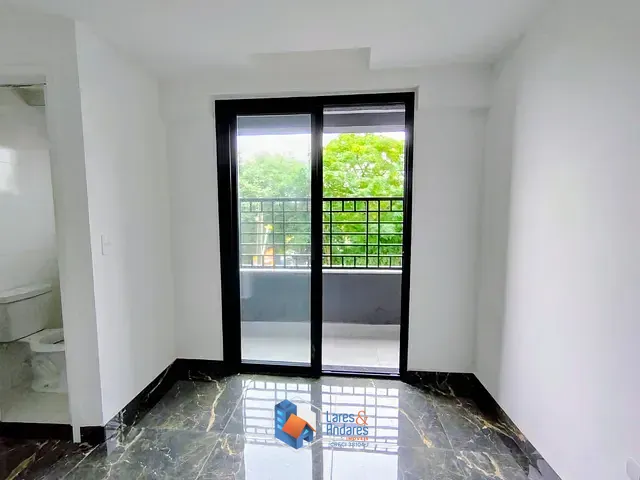 Sala com 21m², à venda, no bairro Parque Jaçatuba em Santo André