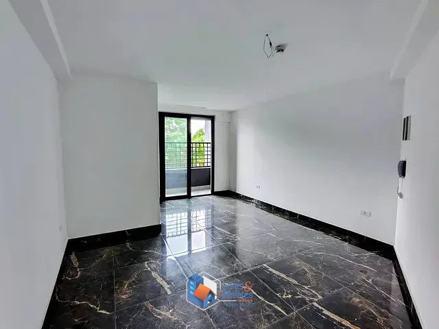 Sala com 21m², à venda, no bairro Parque Jaçatuba em Santo André