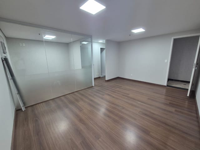 Foto do Sala - Sala comercial para locação, sala aberta + 1 sala reunião de vidro – 1 banheiros - copa no Brooklin Paulista, São Paulo, SP | Paulista Imóveis
