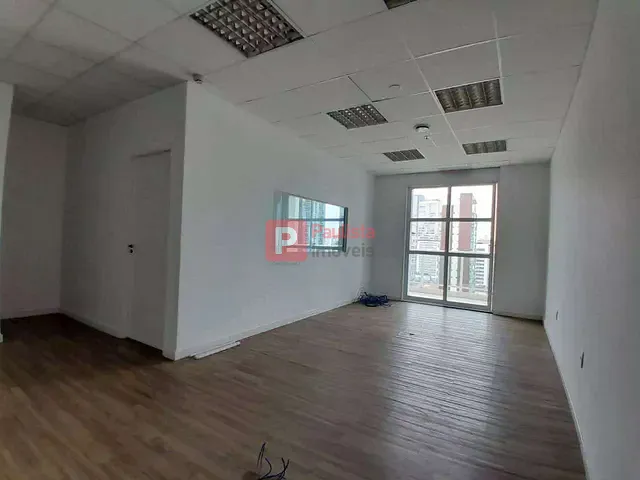 Sala com 92m², para alugar, no bairro Vila São Francisco (Zona Sul) em São Paulo