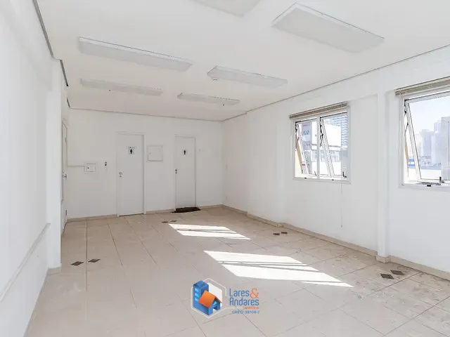 Sala com 34m², à venda, no bairro Barra Funda em São Paulo