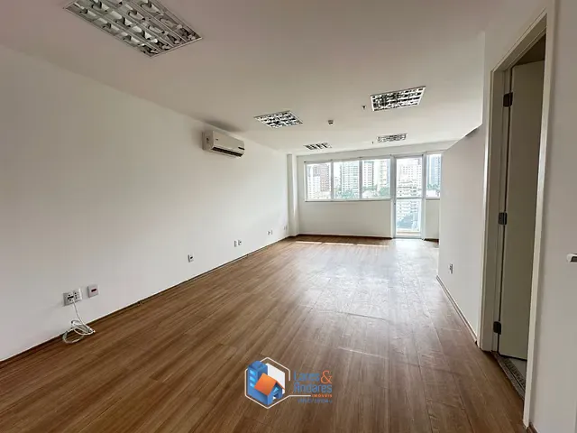 Sala com 1800m², à venda, no bairro Vila Andrade em São Paulo