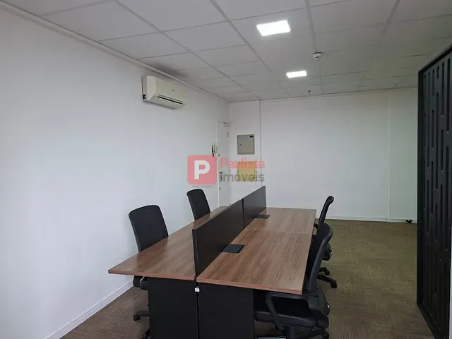 Sala com 62m², para alugar, no bairro Chácara Santo Antônio (Zona Sul) em São Paulo
