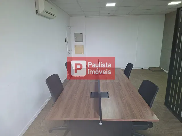 Sala com 62m², para alugar, no bairro Chácara Santo Antônio (Zona Sul) em São Paulo