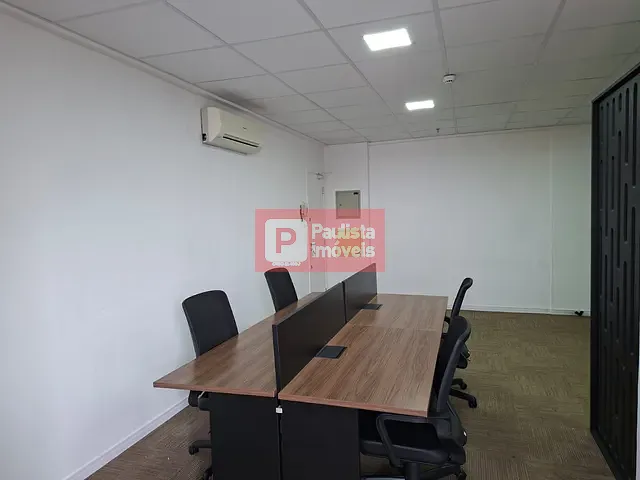 Sala com 62m², para alugar, no bairro Chácara Santo Antônio (Zona Sul) em São Paulo