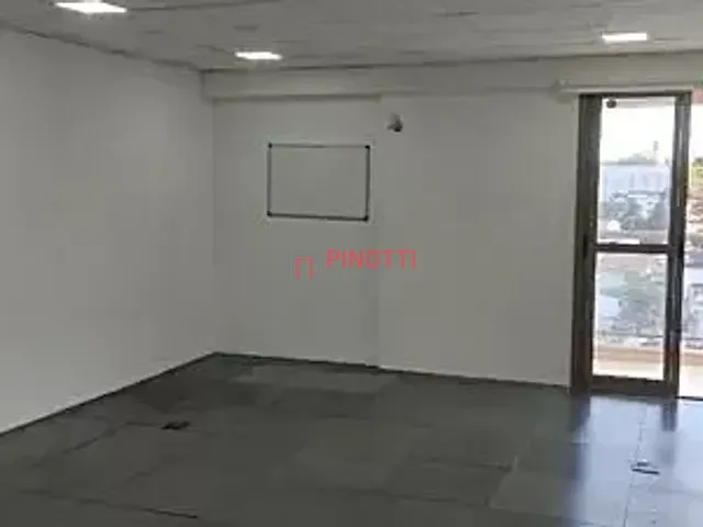 Sala à venda, no bairro Rudge Ramos em São Bernardo do Campo