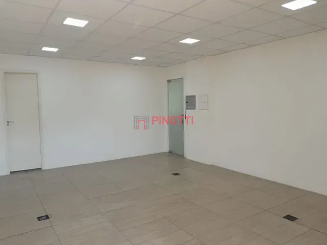 Sala à venda, no bairro Rudge Ramos em São Bernardo do Campo