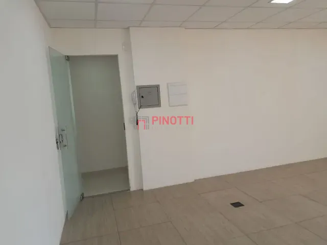 Sala à venda, no bairro Rudge Ramos em São Bernardo do Campo