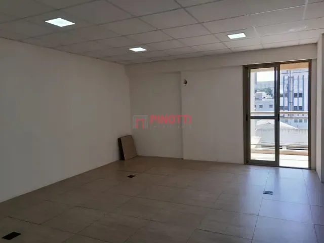 Sala à venda, no bairro Rudge Ramos em São Bernardo do Campo