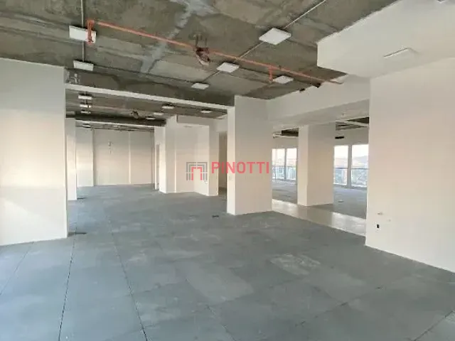 Sala à venda ou para alugar, no bairro Vila Baeta Neves em São Bernardo do Campo