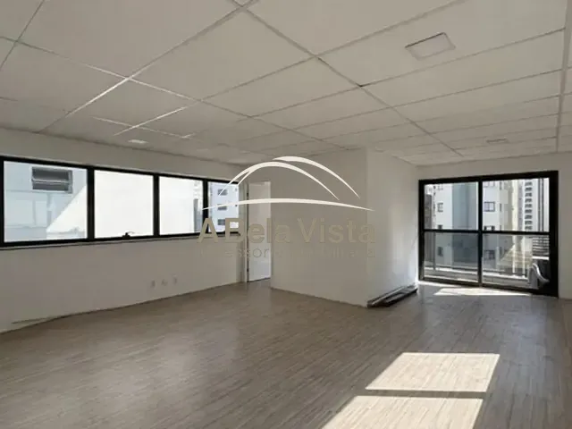 Sala à venda, no bairro Paraíso em São Paulo