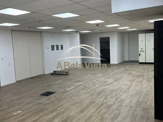 Sala para alugar, no bairro Jardim Morumbi em São Paulo