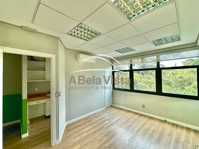Sala à venda, no bairro Granja Viana em Cotia