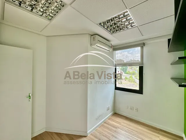 Sala à venda, no bairro Granja Viana em Cotia
