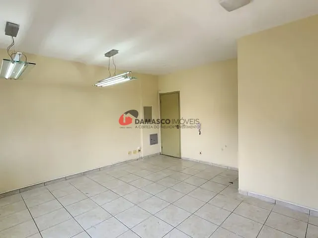 Sala à venda, no bairro Sítio Pinheirinho em São Paulo