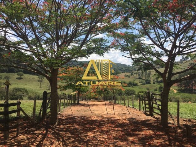 Sítio 3 quartos e 2 banheiros, à venda, no bairro Silvianópolis/MG em Silvianópolis