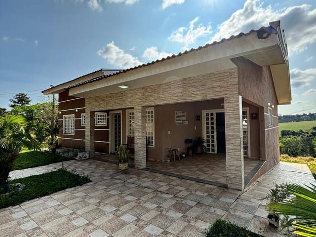 Chácara com 240m² 2 quartos e 3 banheiros, à venda, no bairro Piriquitos em Ponta Grossa
