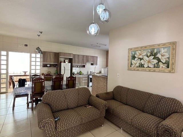 Chácara com 240m² 2 quartos e 3 banheiros, à venda, no bairro Piriquitos em Ponta Grossa