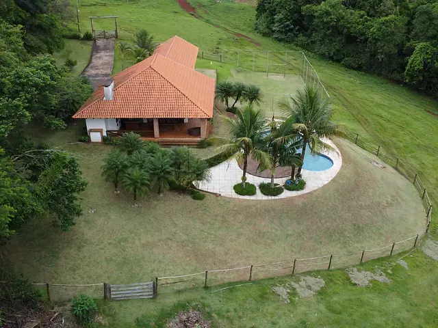 Sítio com 152460m² 3 quartos e 3 banheiros, à venda, no bairro Parque Industrial Zona Sul em Apucarana