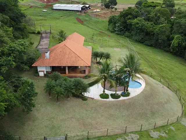 Sítio com 152460m² 3 quartos e 3 banheiros, à venda, no bairro Parque Industrial Zona Sul em Apucarana