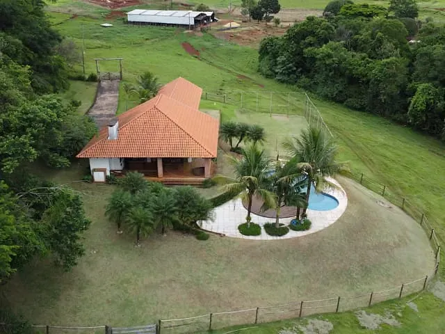 Sítio com 152460m² 3 quartos e 3 banheiros, à venda, no bairro Parque Industrial Zona Sul em Apucarana