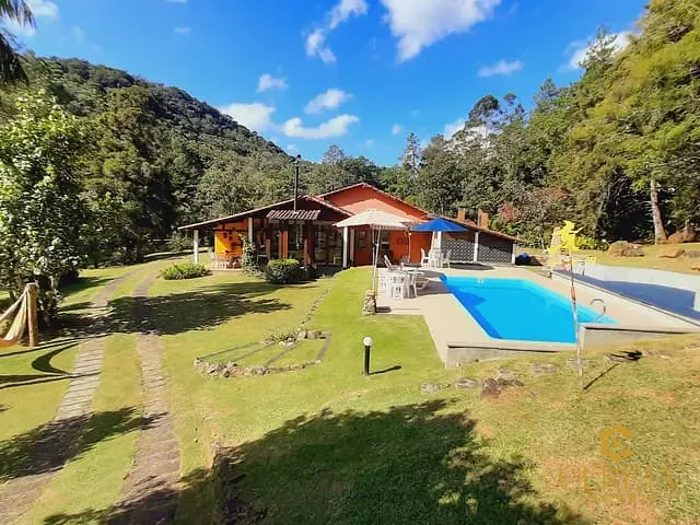 Sítio com 81675m² 12 quartos e 8 banheiros, à venda, no bairro Lumiar em Nova Friburgo
