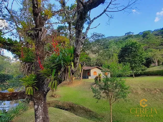 Sítio com 20000m² 4 quartos e 2 banheiros, à venda, no bairro Lumiar em Nova Friburgo