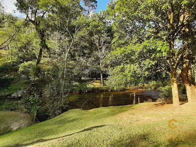Sítio com 20000m² 4 quartos e 2 banheiros, à venda, no bairro Lumiar em Nova Friburgo