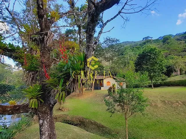 Sítio com 20000m² 4 quartos e 2 banheiros, à venda, no bairro Lumiar em Nova Friburgo