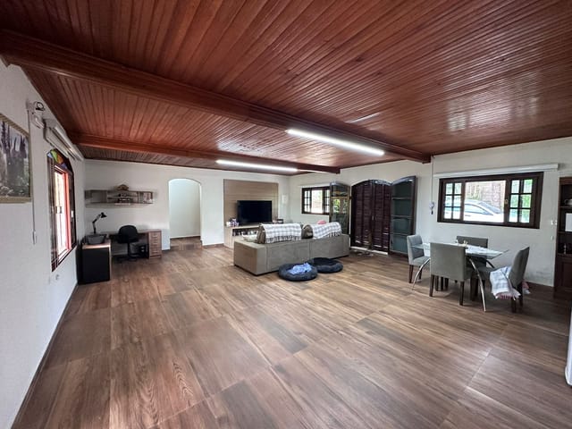 Sítio com 450m² 3 quartos e 5 banheiros, à venda, no bairro Colonia Agricula Itapeti em Mogi das Cruzes