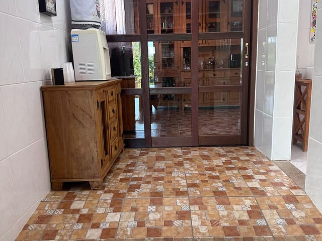 Sítio com 450m² 3 quartos e 5 banheiros, à venda, no bairro Colonia Agricula Itapeti em Mogi das Cruzes