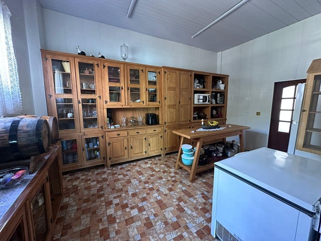 Sítio com 450m² 3 quartos e 5 banheiros, à venda, no bairro Colonia Agricula Itapeti em Mogi das Cruzes