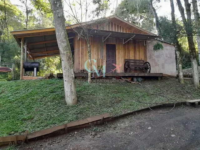 Sítio com 1800m² 1 quarto e 1 banheiro, à venda, no bairro INTERIOR em Xanxerê