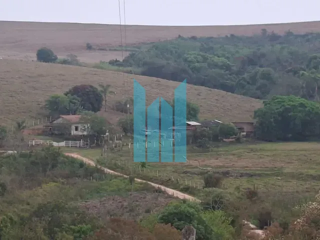 Sítio com 6m² 2 quartos e 2 banheiros, à venda, no bairro Cachoeira em Divisa Nova
