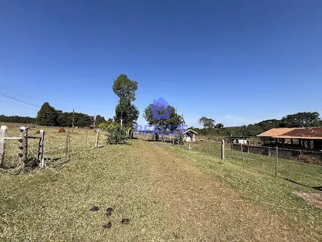 Sítio com 133100m² 4 quartos e 6 banheiros, à venda, no bairro Centro em Botucatu