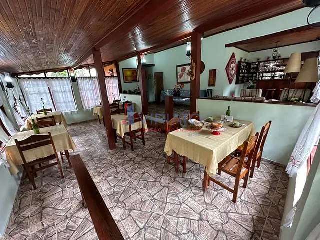 Sítio com 2400m² 9 quartos e 3 banheiros, à venda, no bairro São Pedro da Serra em Nova Friburgo