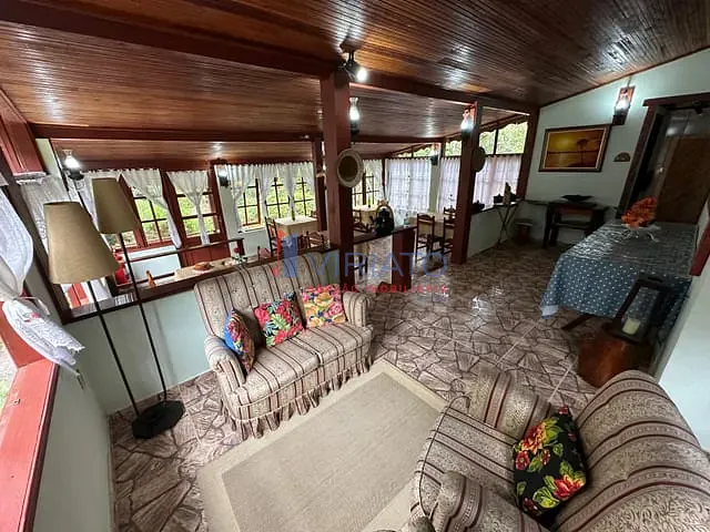 Sítio com 2400m² 9 quartos e 3 banheiros, à venda, no bairro São Pedro da Serra em Nova Friburgo